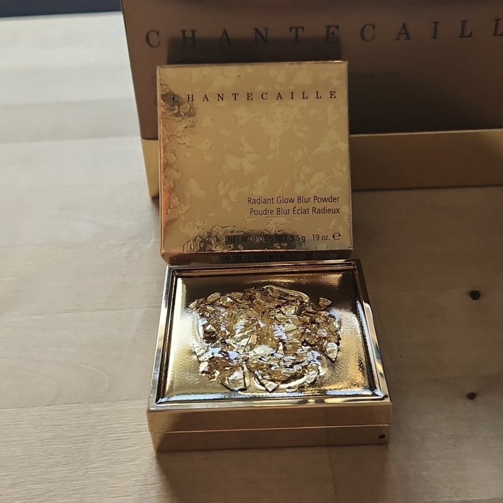 Chantecaille Radiant Glow Blur Powder